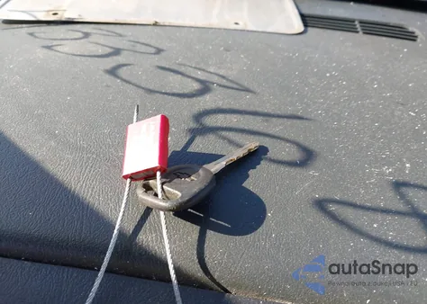 2001 Chevrolet Silverado 1500 from USA, damaged, VIN 2GCEC19V511297192